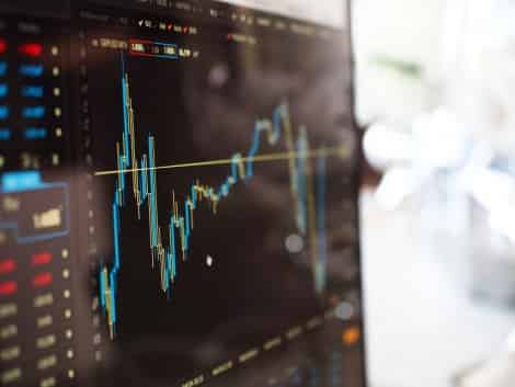 Update: Wall Street Trims Weekly Losses With Friday's Gains