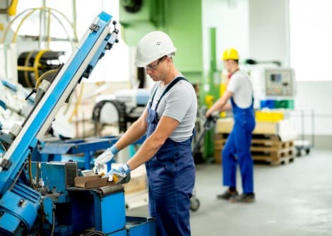 US Manufacturing Growth Slows as Raw Material Costs Keep Input Inflation Elevated
