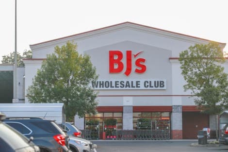 BJ's Wholesale Club Fiscal Second-Quarter Results Top Views; Raises Full-Year Earnings Outlook
