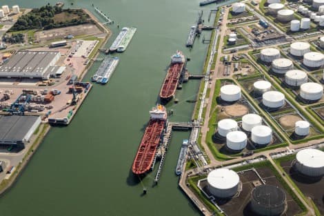 Trafigura Launches Super Tanker Arm, Plans Oslo Listing