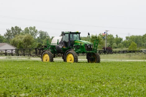 Deere Tops Second-Quarter Estimates, Affirms Soft Full-Year Forecast Amid Farm-Sector Strains