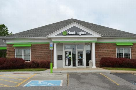 Huntington Earnings Seen Pressured Amid Net Interest Income Uncertainty, BofA Says in Downgrade